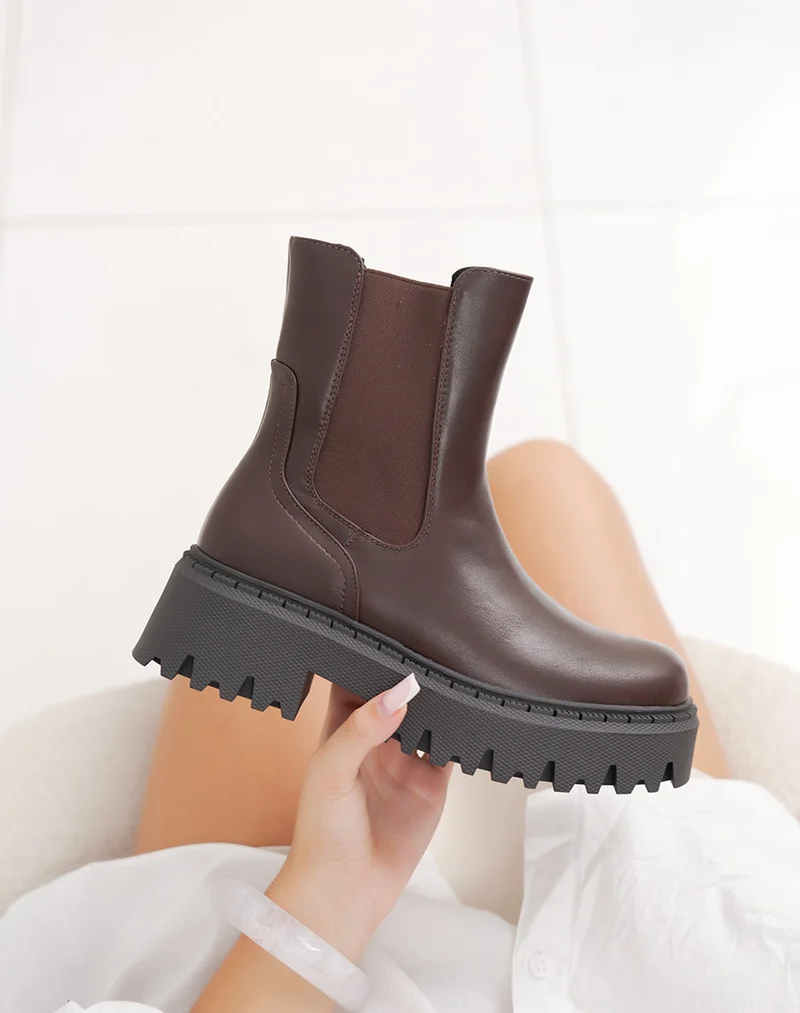 Bottines femme marron style Chelsea à plateforme crantée et intérieur fourré