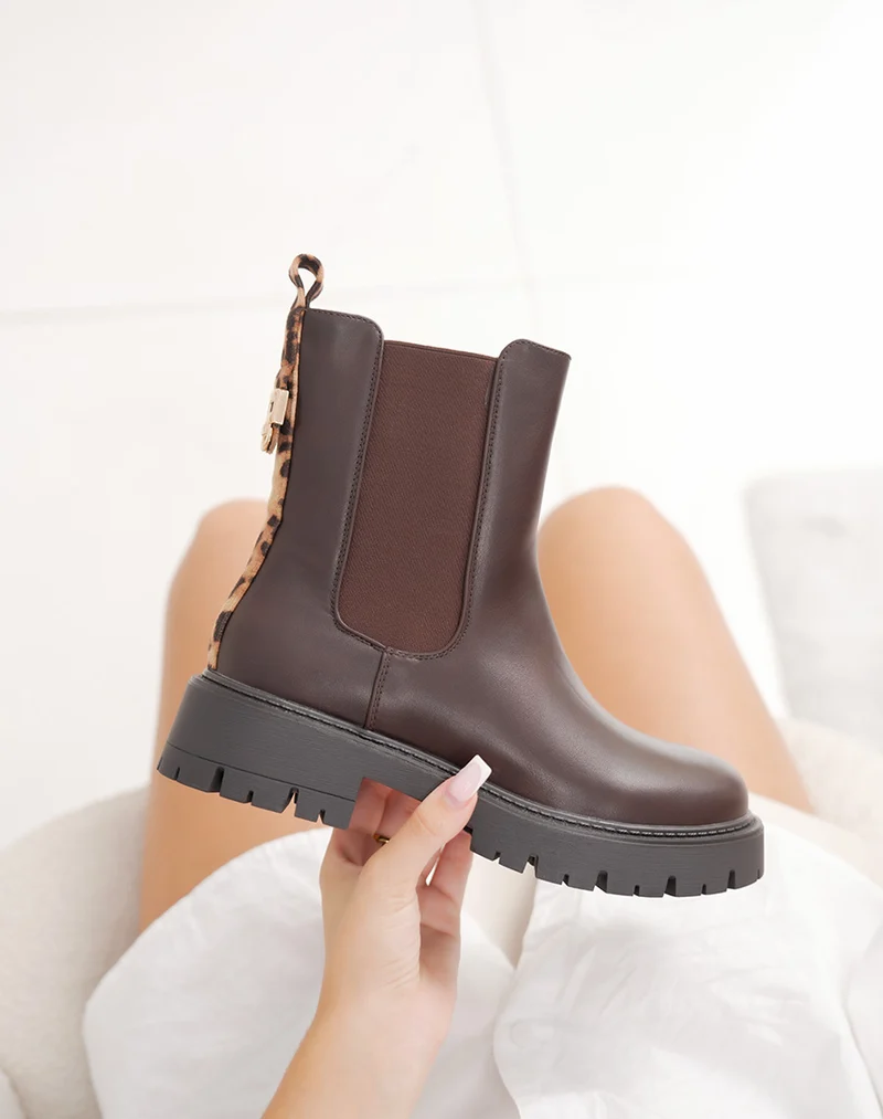 Bottines femme marron style Chelsea avec détail léopard et semelle crantée