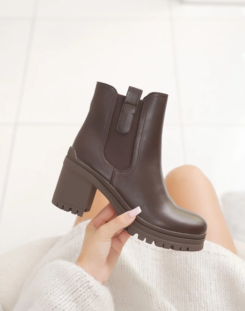 Bottines marron à talon carré fourrées