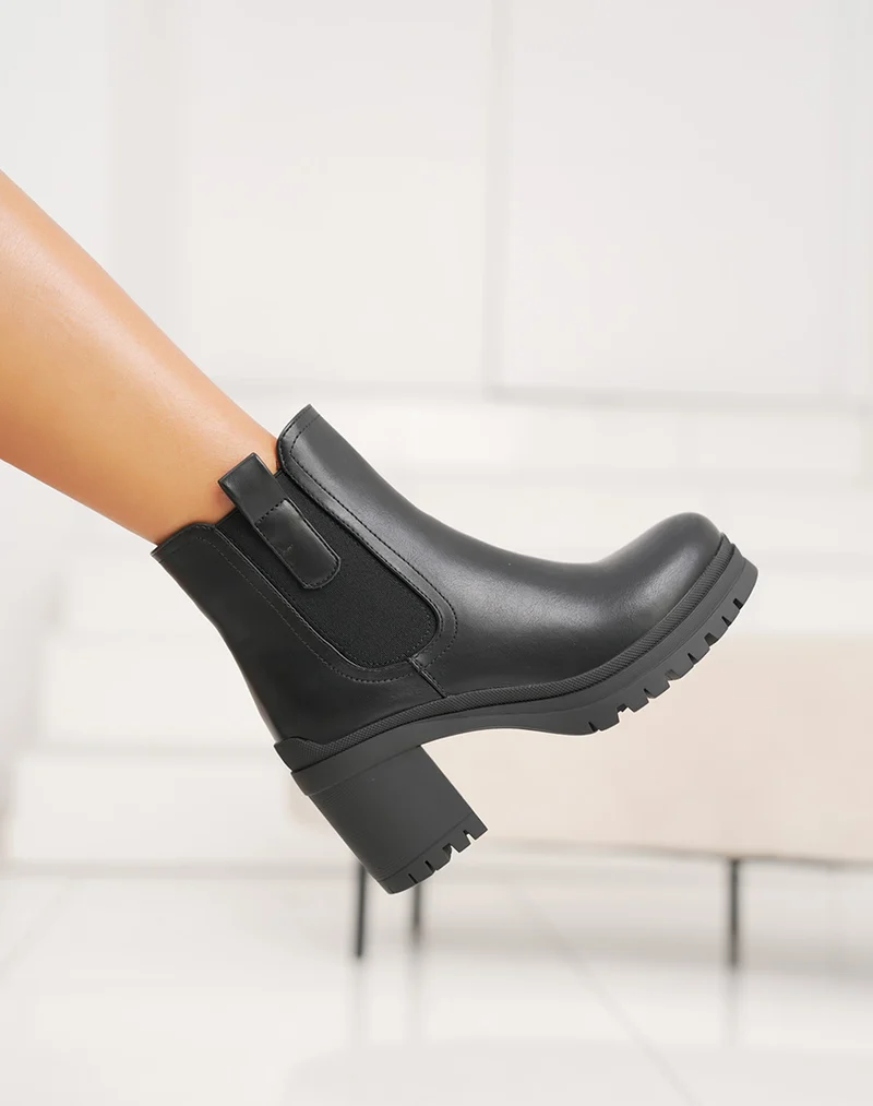 Bottines noires à talon carré fourrées