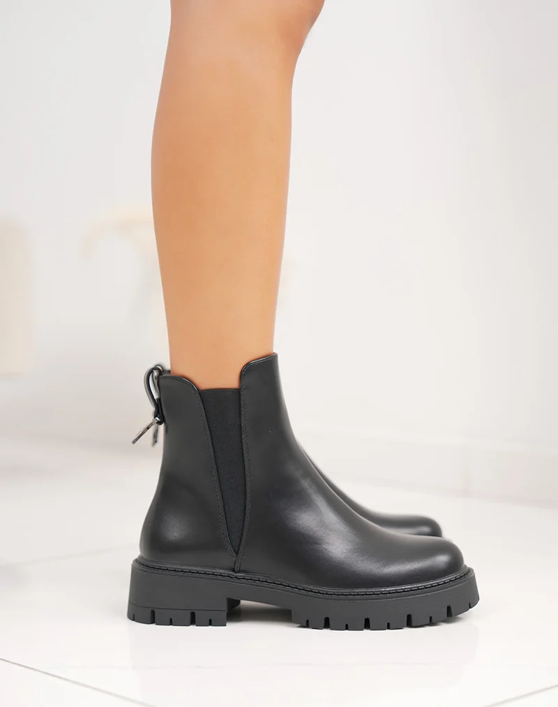 Bottines noires fourrées bijou argenté