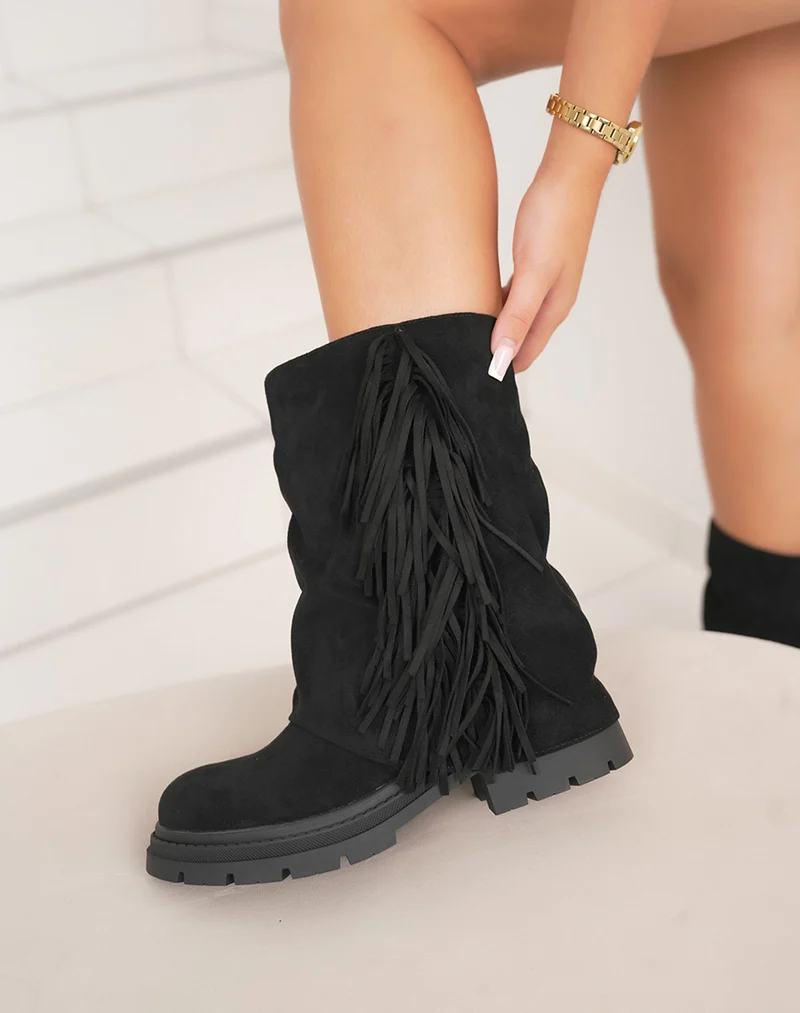 Bottines noires en suédine à franges et semelle crantée