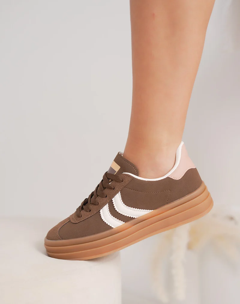 Basket femme marron à bandes blanches et semelle épaisse tendance