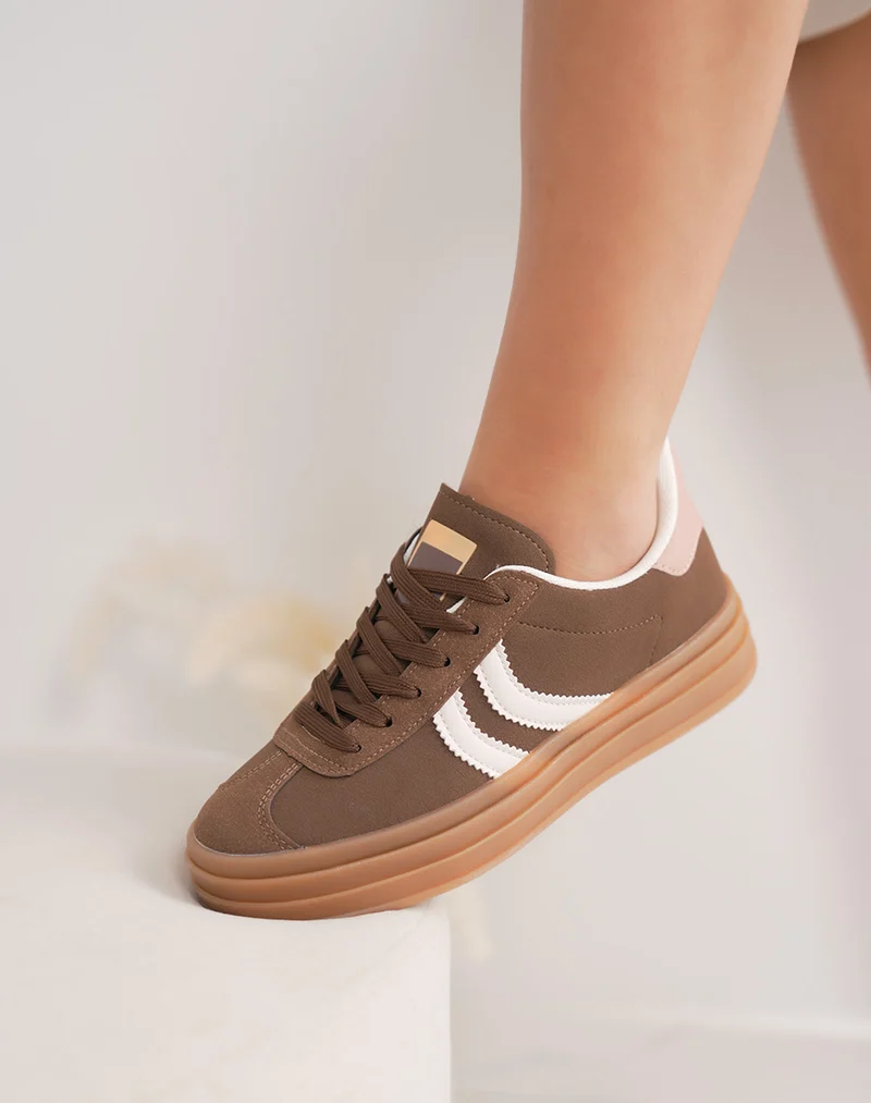 Basket femme marron à bandes blanches et semelle épaisse tendance