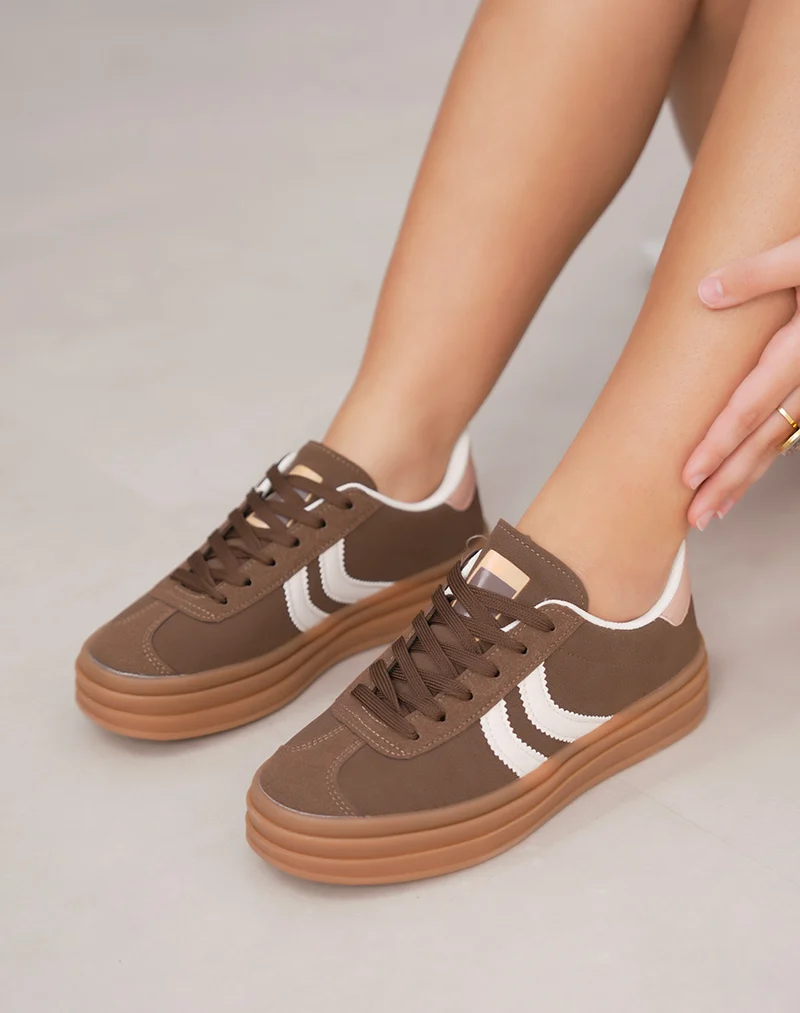 Basket femme marron à bandes blanches et semelle épaisse tendance