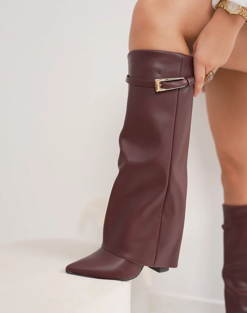 Bottes femme bordeaux à revers élégantes avec lanière et boucle dorée