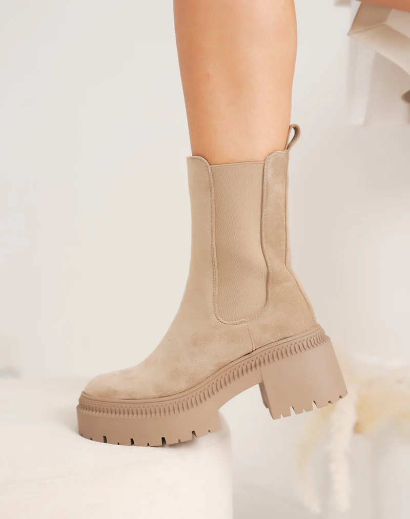 Bottines femme beiges en suédine à plateforme et semelle crantée tendance