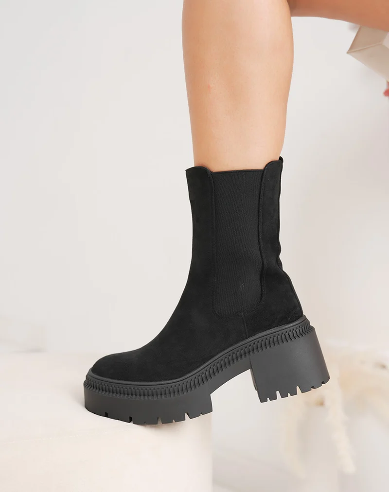 Bottines femme noires en suédine à plateforme et semelle crantée tendance