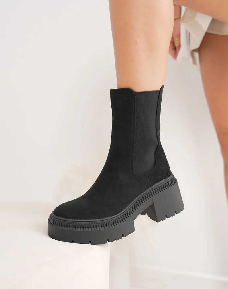 Bottines femme noires en suédine à plateforme et semelle crantée tendance