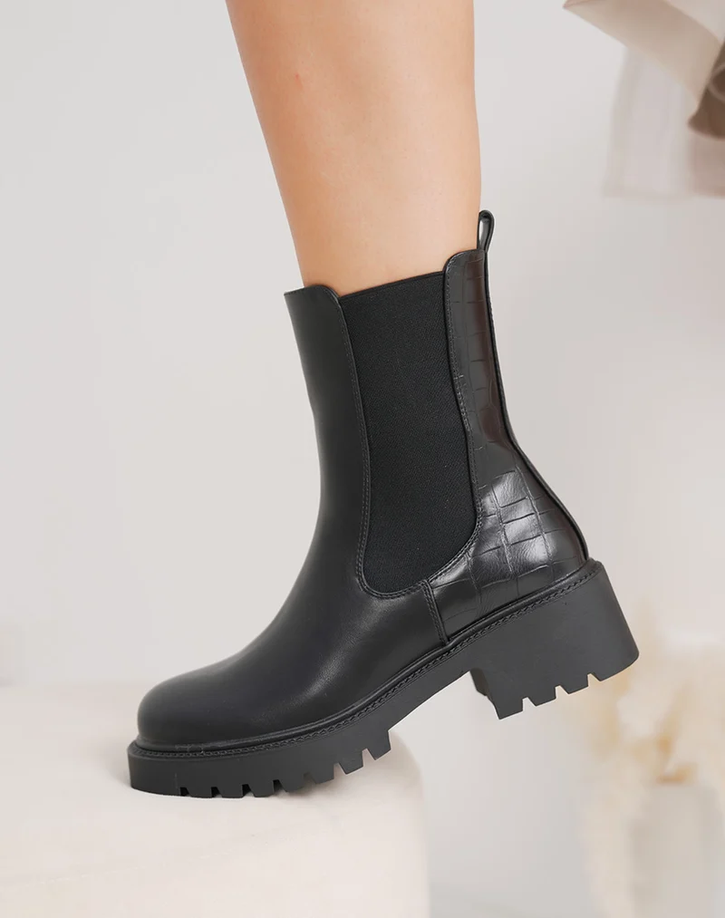 Bottines femme noires style chelsea tendance avec détail croco et semelle crantée