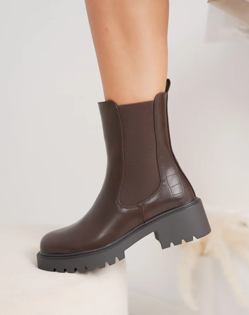 Bottines femme marron style chelsea tendance avec détail croco