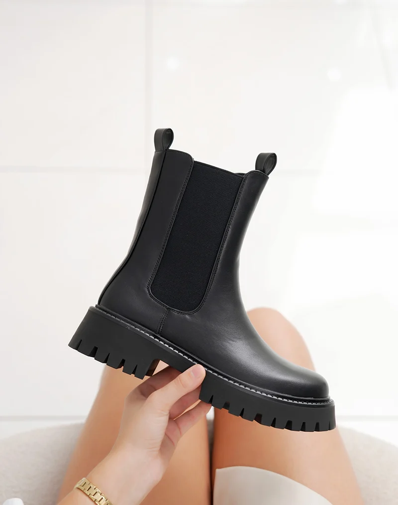 Bottine femme noire Chelsea à semelle épaisse crantée et talon confortable