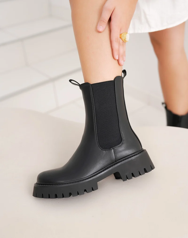Bottine femme noire Chelsea à semelle épaisse crantée et talon confortable