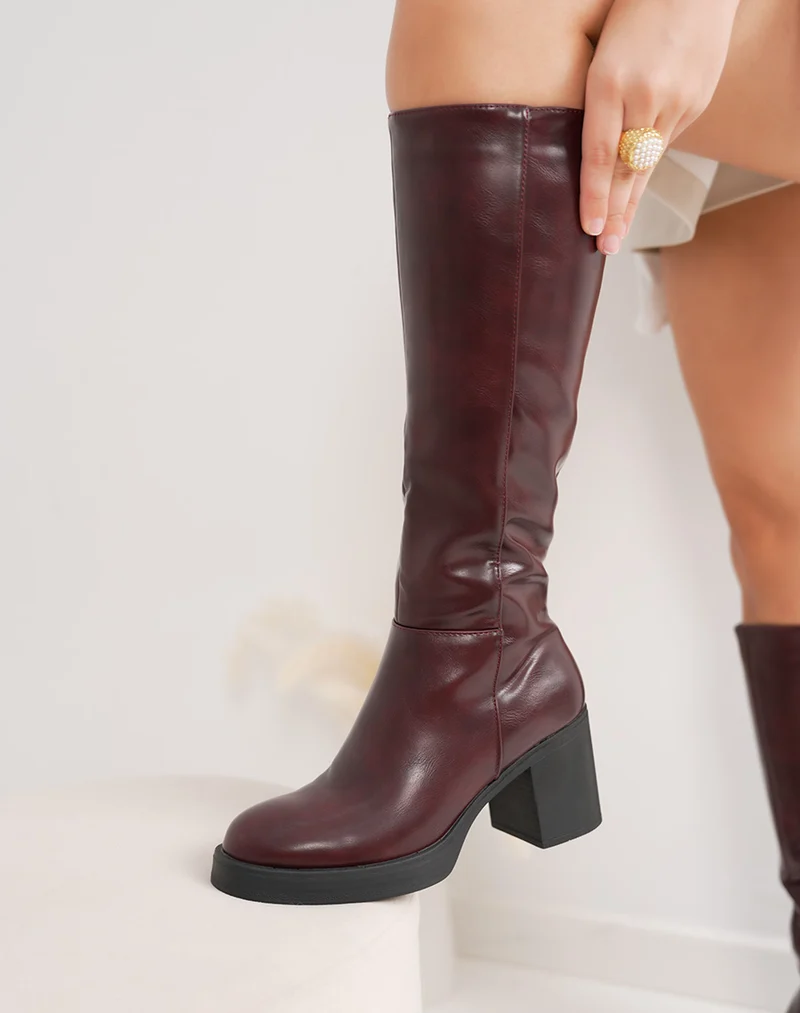 Botte femme bordeaux élégante à talon confortable avec plateforme et bout rond