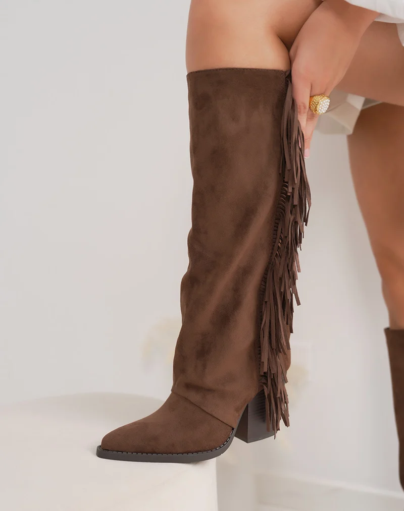 Bottes femme marron élégantes en suédine à franges avec talon carré et bout pointu
