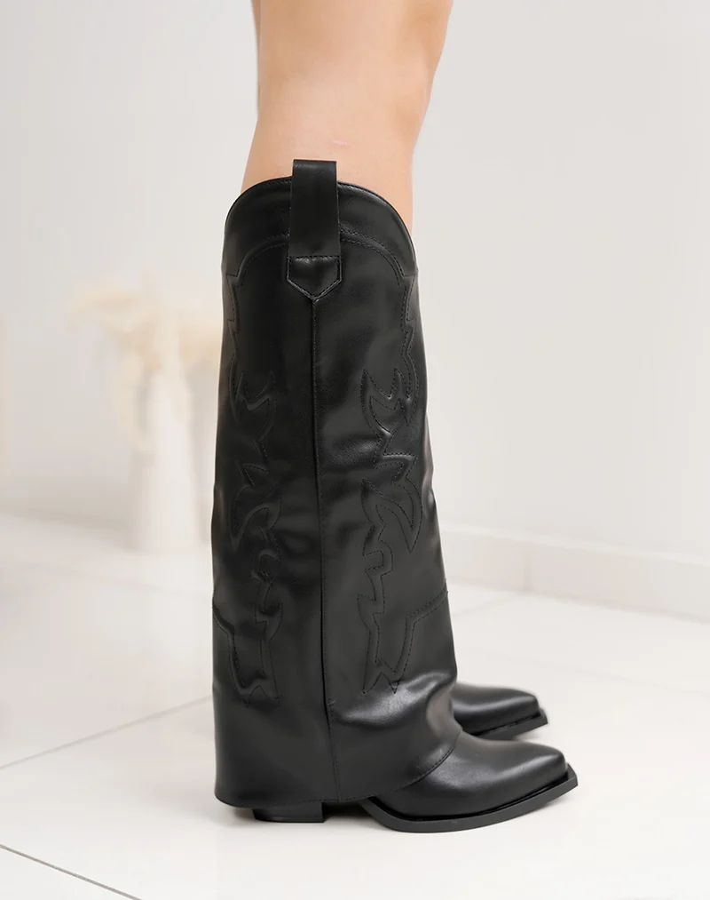 Bottes femme noires élégantes style santiags avec couture ton sur ton et bout pointu