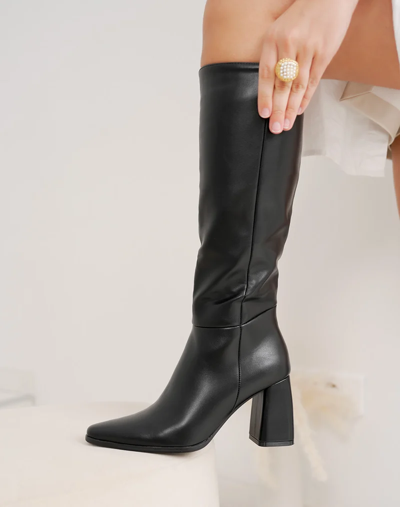 Bottes femme noires tendance à talon épais et bout pointu