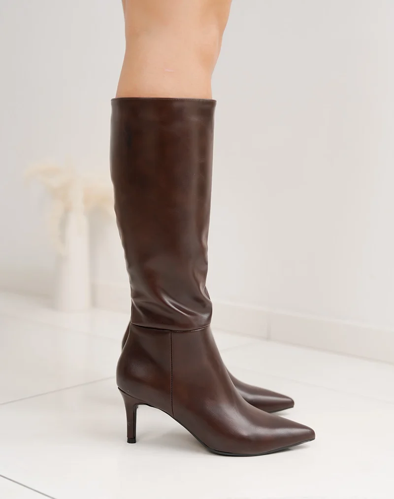 Bottes femme marron élégantes à talon aiguille et bout pointu