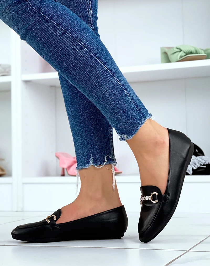 Mocassins noirs à boucles dorées et strass