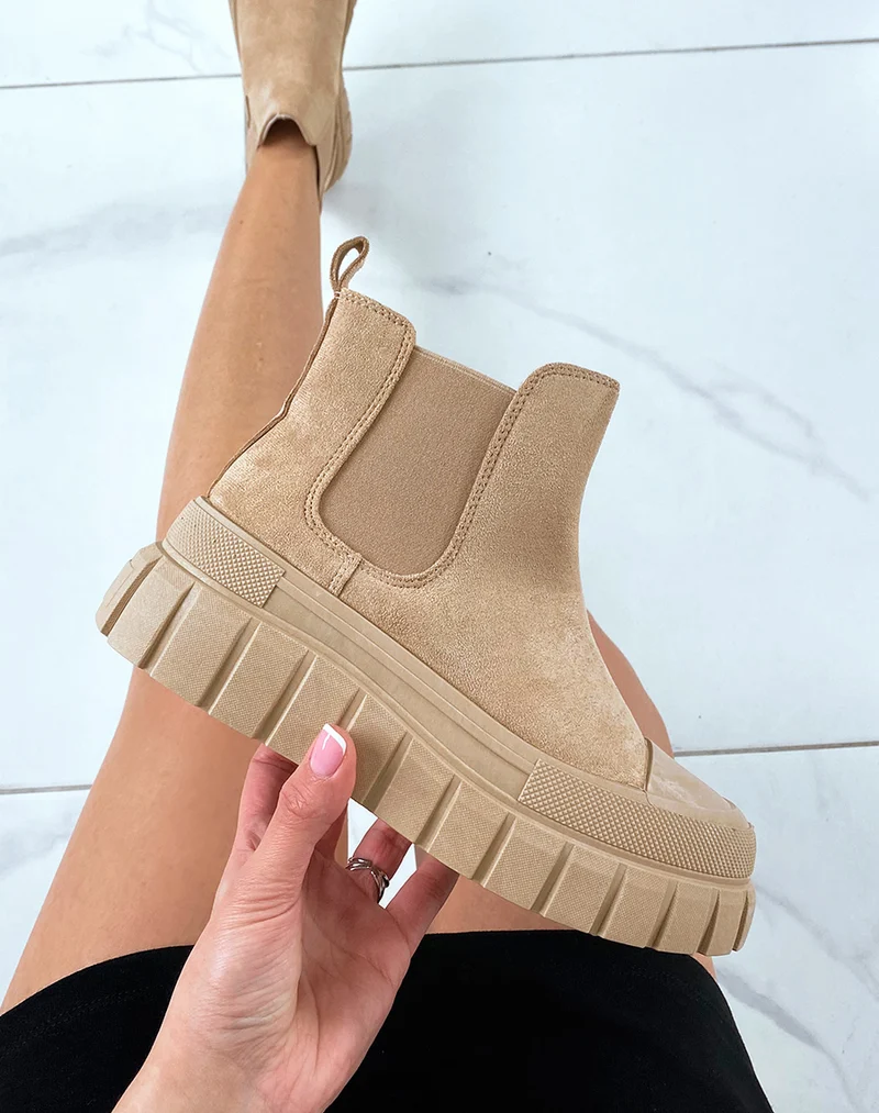 Bottines chelsea beige foncé en suédine à semelle épaisse