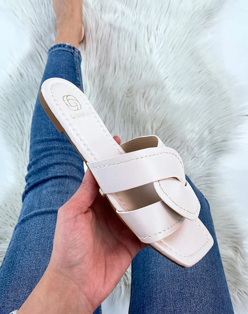 Mules beiges à larges brides entrecroisées