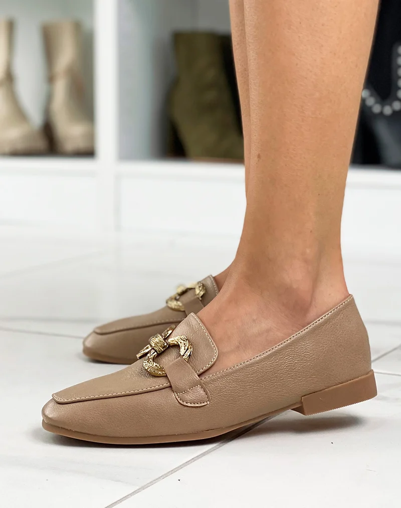 Mocassins plats marron clair à double boucles dorées