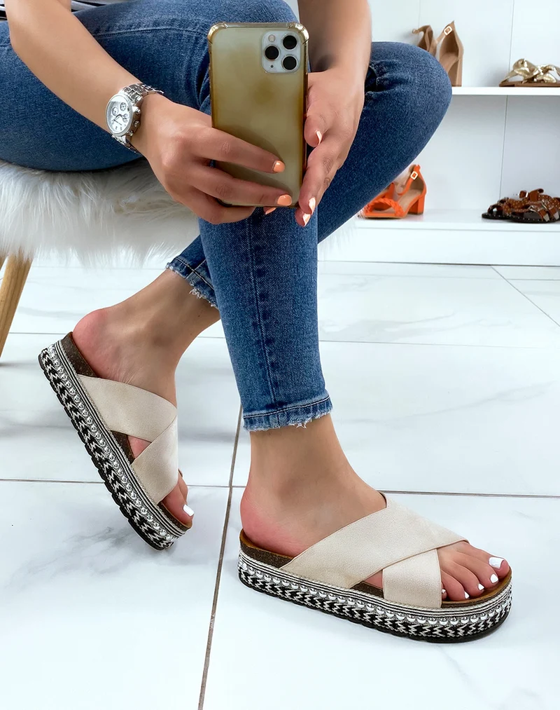 Mules en suédine beige à brides entrecroisées à plateforme