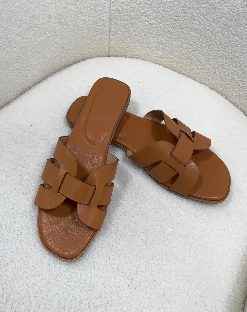 Mules camel plates à brides croisées avant