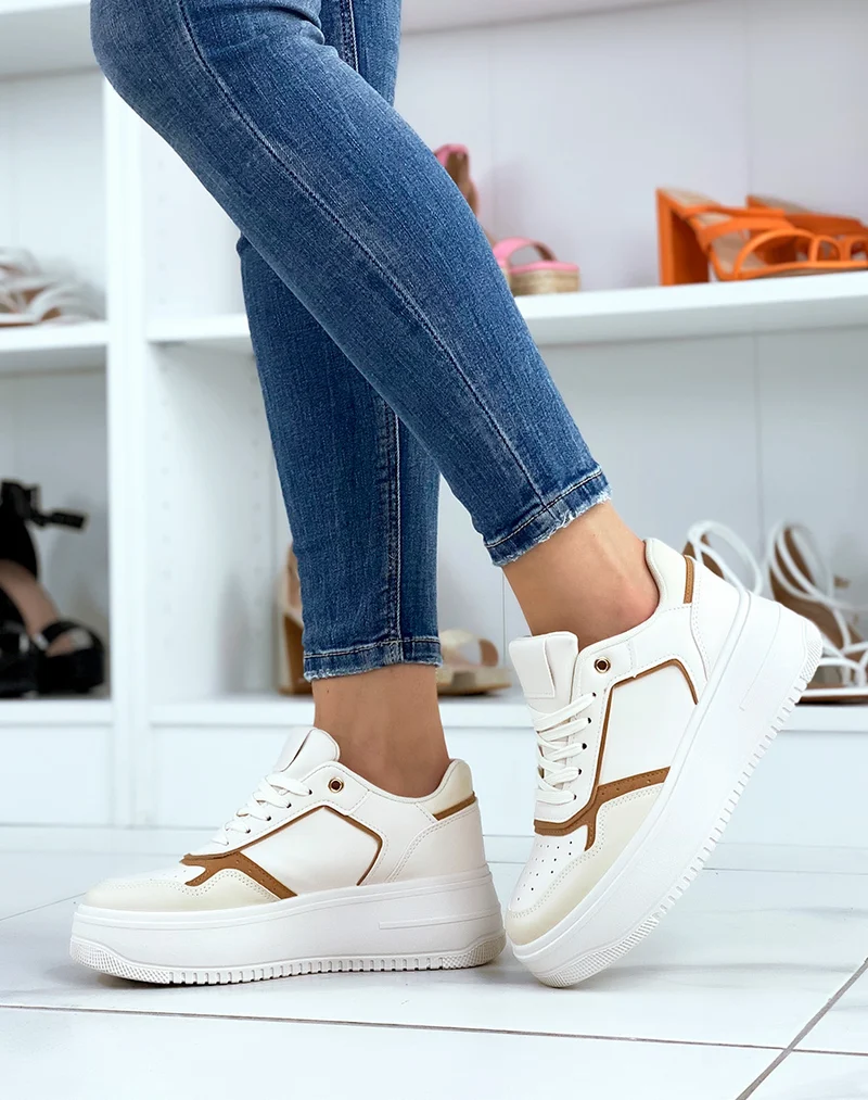 Baskets beiges à empiècements camel et beige