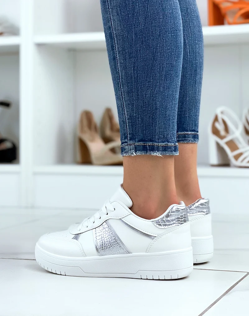 Baskets blanches à empiècements croco et argentés