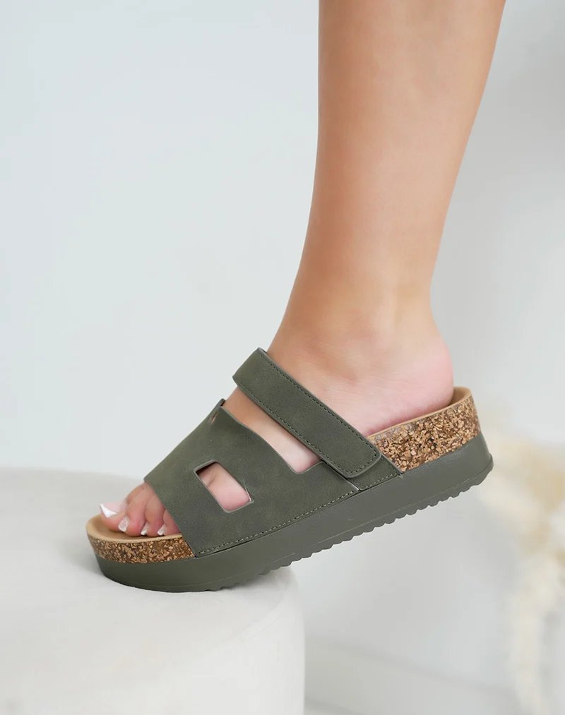 Mules femme kaki en suédine à bride H et semelle plateforme confortable