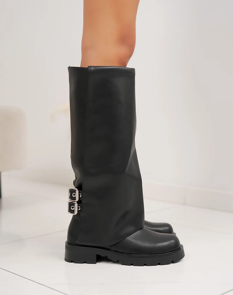 Bottes noires à revers avec boucles argentées et semelle crantée