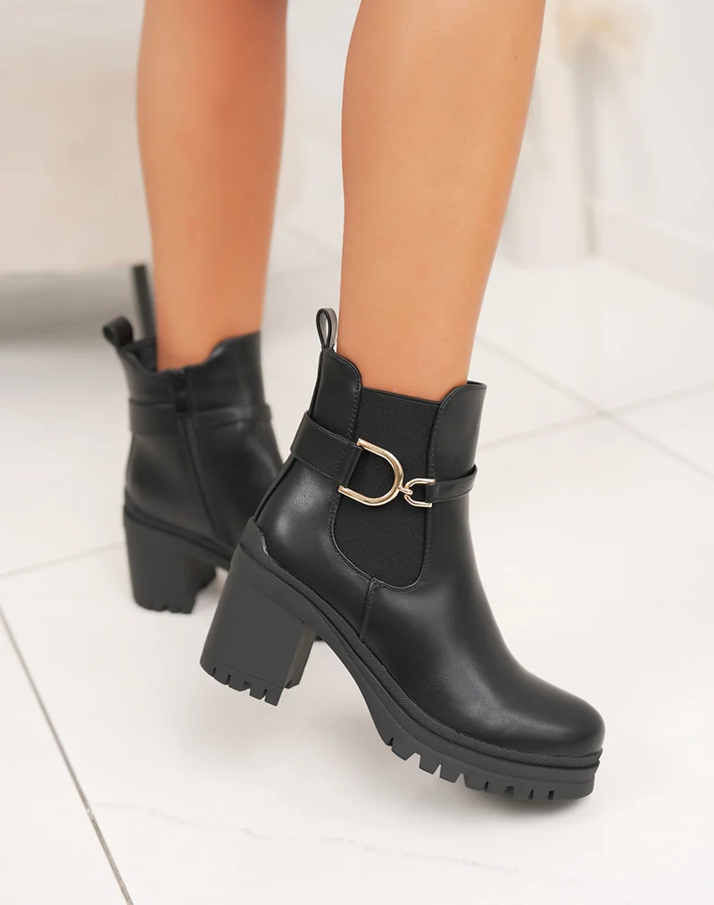Bottines noires chelsea à talon moyen et boucle dorée