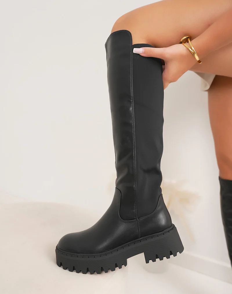 Bottes noires bi-matière à semelle épaisse crantée