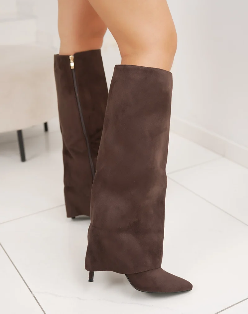 Bottes marron en suédine – Talon aiguille – Bout pointu