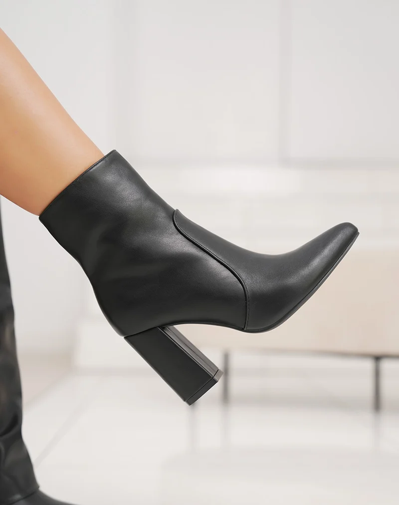 Bottines noires à talon et bout pointu – Tige amovible