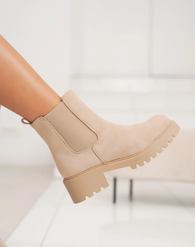 Bottines Chelsea beige fourrées – Tige amovible avec lanières et boucle dorée