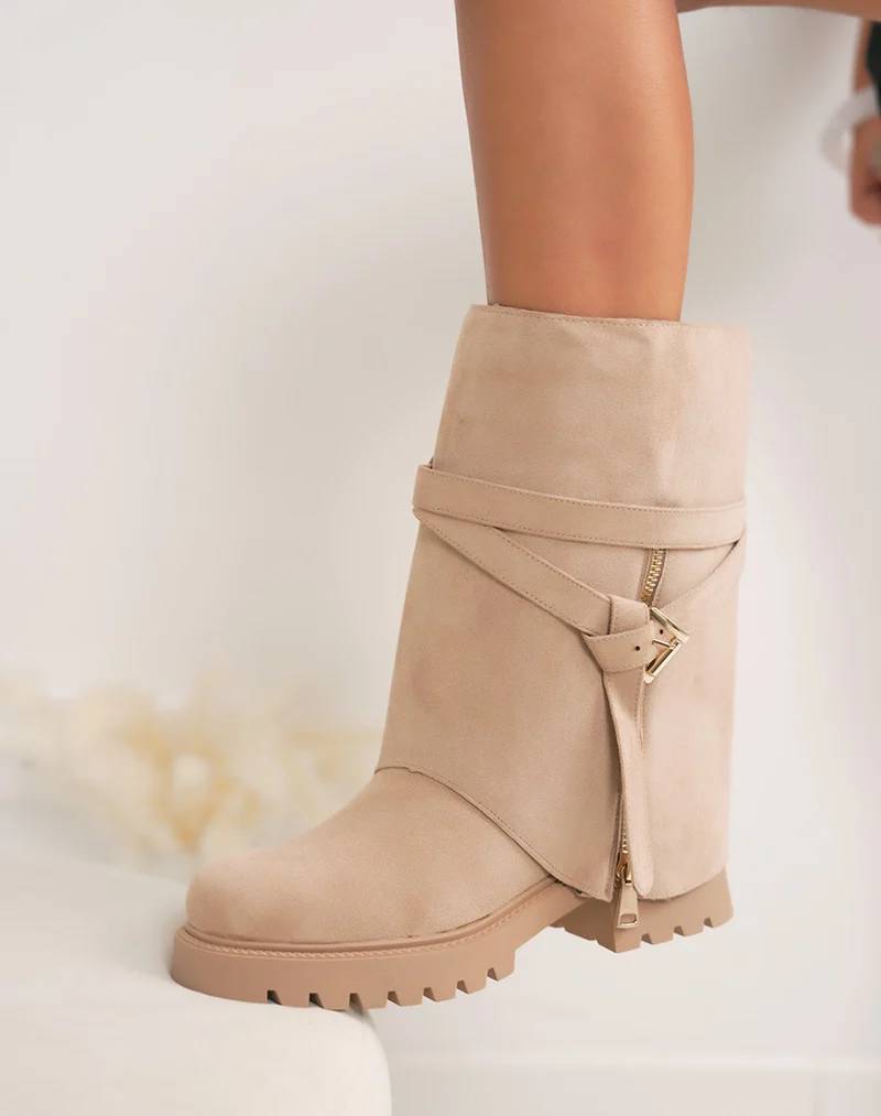 Bottines Chelsea beige fourrées – Tige amovible avec lanières et boucle dorée