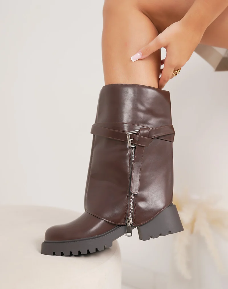 Bottines Chelsea marron fourrées – Tige amovible avec lanières et boucle argentée