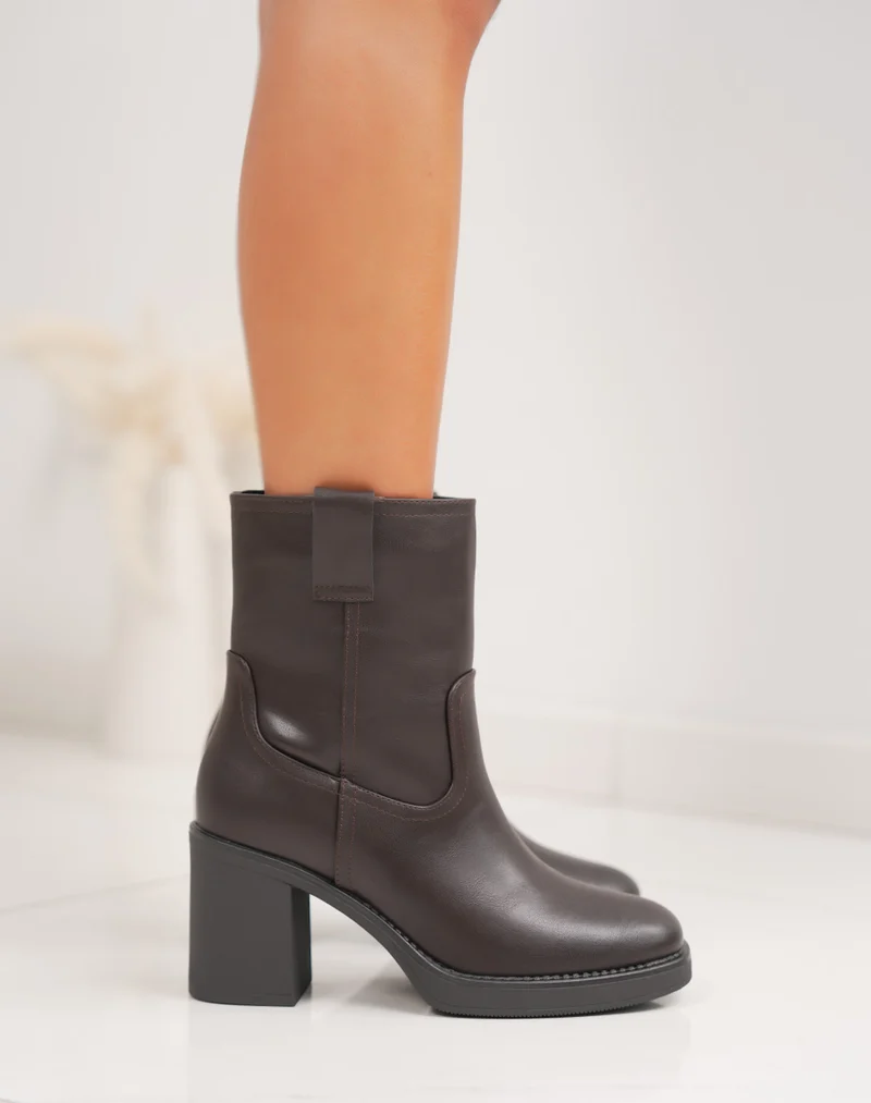 Bottines marron fourrées à talon carré – Bout rond