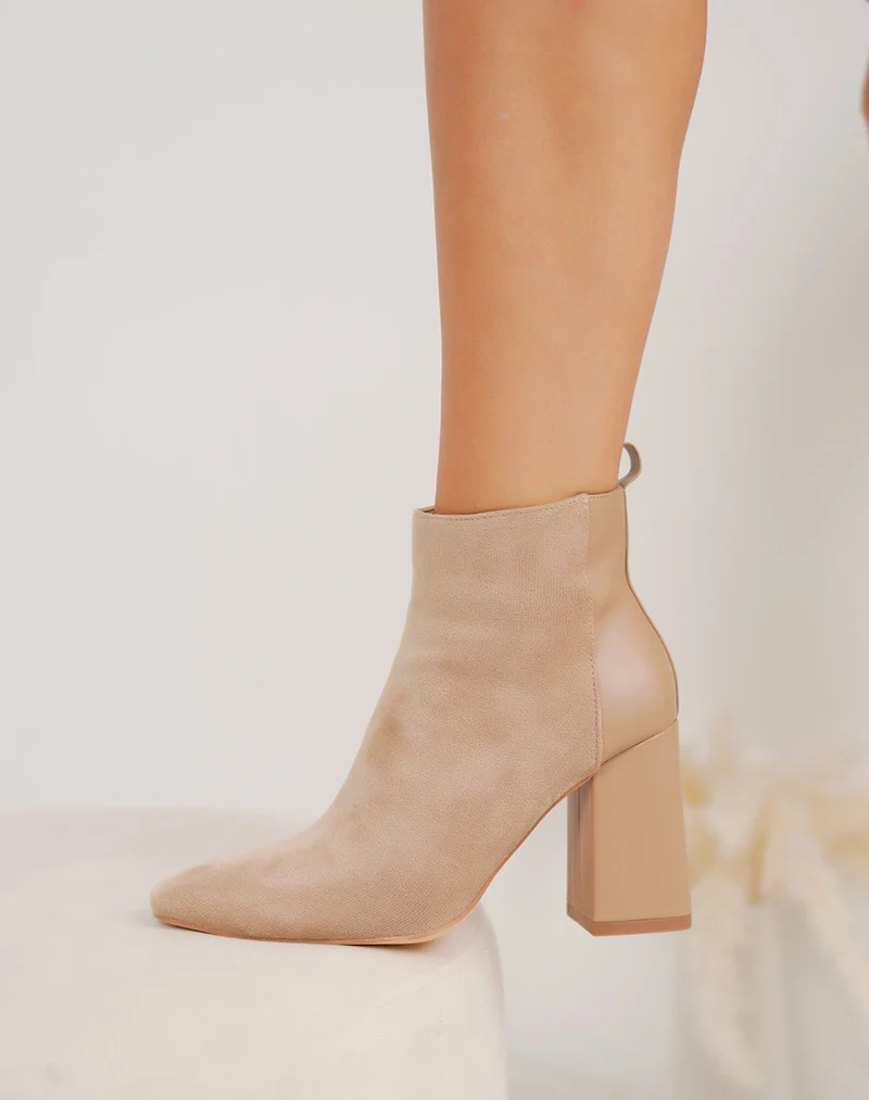 Bottines femme beige raffinées à talon haut épais et bout pointu bi-matière