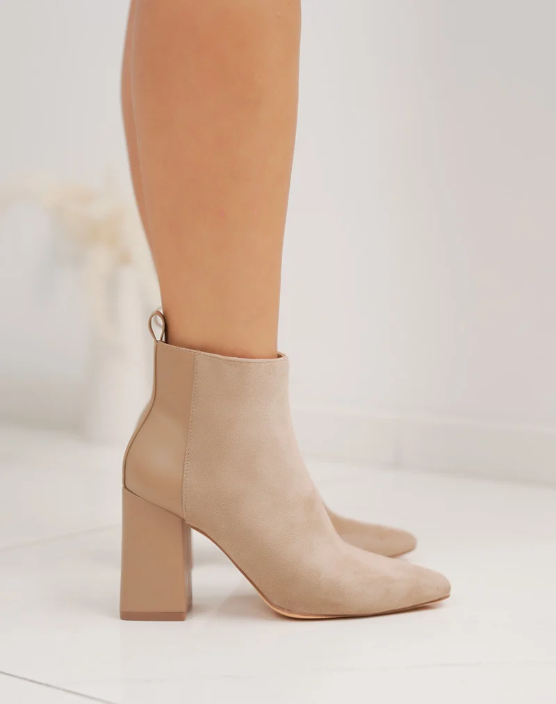 Bottines femme beige raffinées à talon haut épais et bout pointu bi-matière