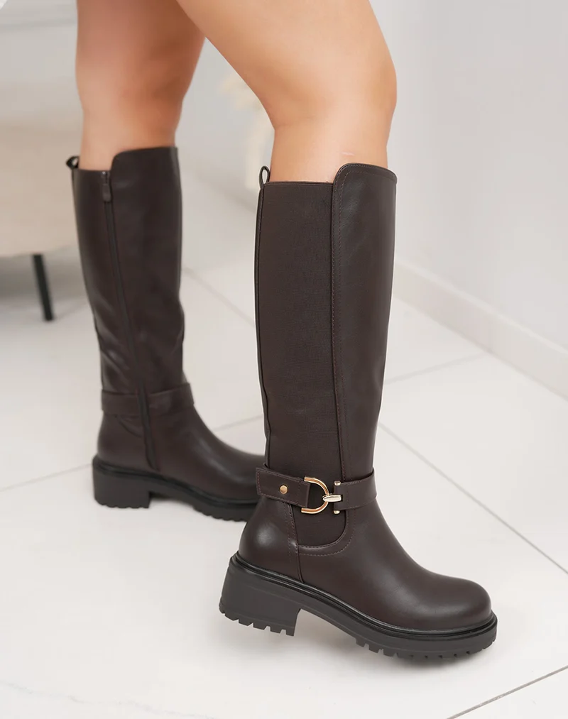 Bottes femme marron style chevalière avec bande élastique et bijou doré