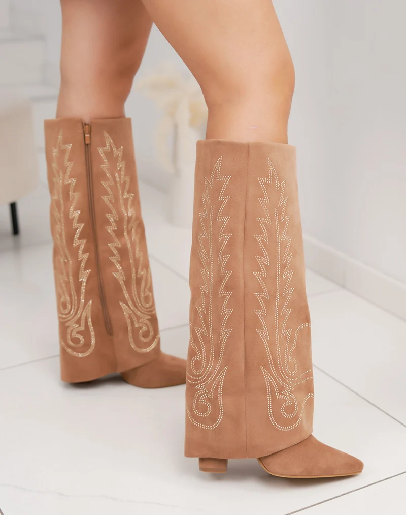 Bottes femme camel style santiags avec strass noirs tendance et bout pointu