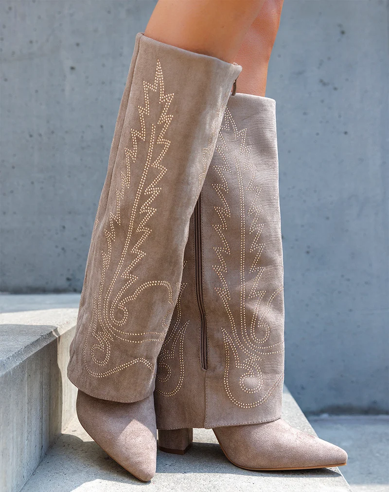 Bottes femme beige style santiags à strass dorés tendance et bout pointu