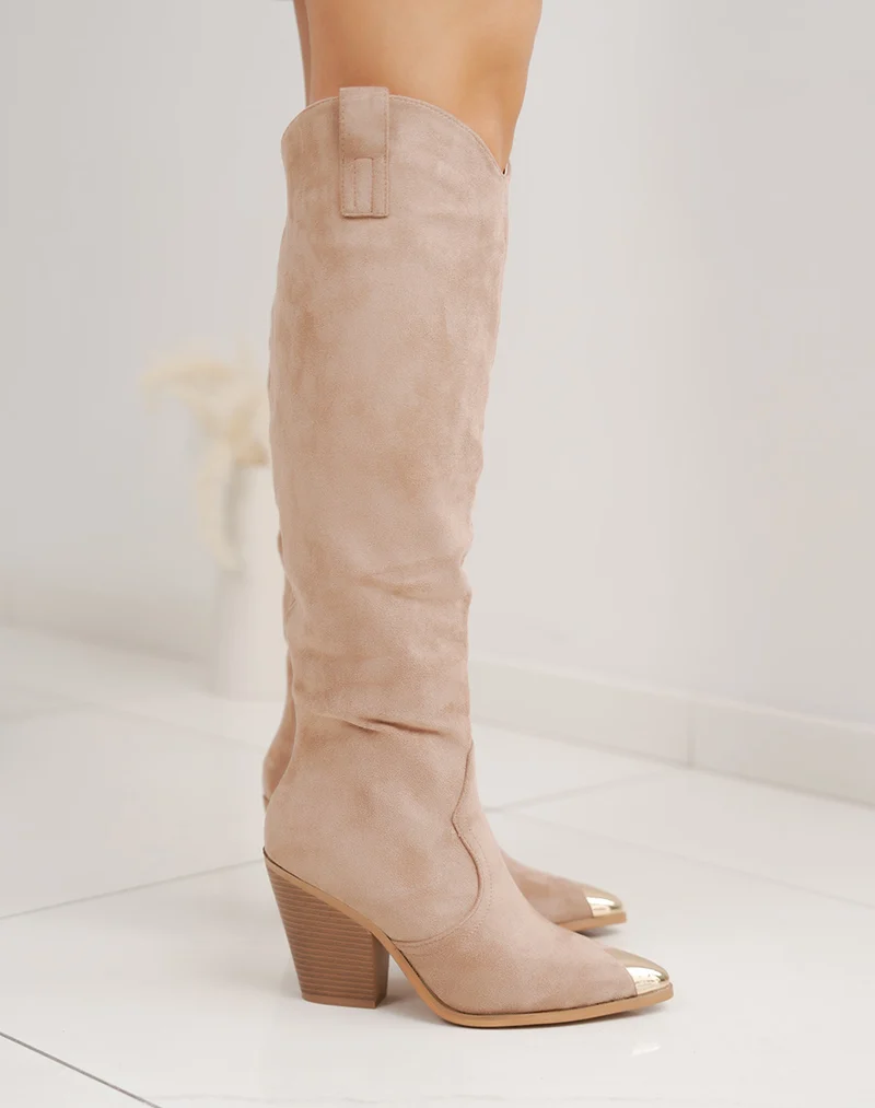 Bottes femme beige en suédine élégante à bout doré et talon biseauté