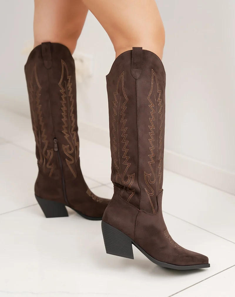 Bottes santiags femme marron en suédine brodée avec talon de 7cm