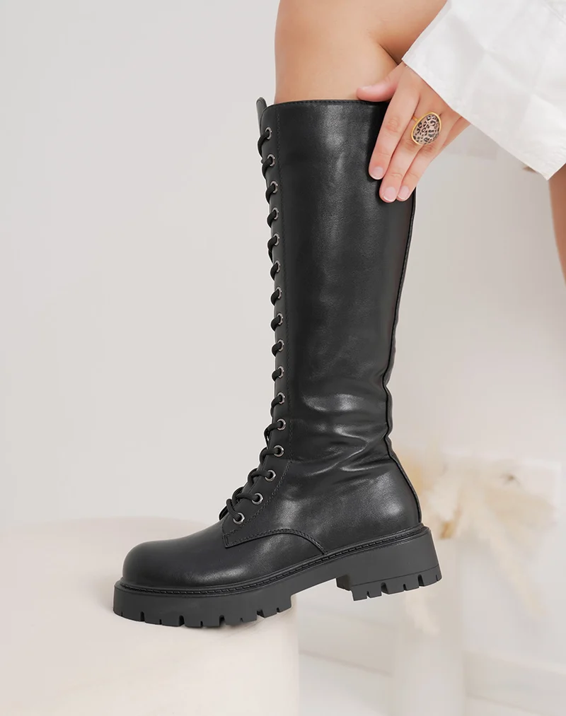 Bottes femme noires hautes à lacets montants et semelle crantée tendance