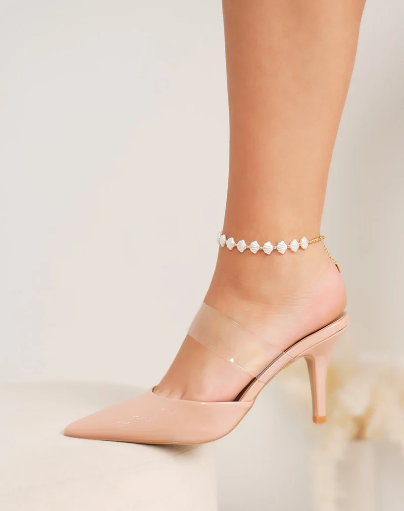 Escarpins femme beiges à bout pointu – vernis nude, lanière transparente