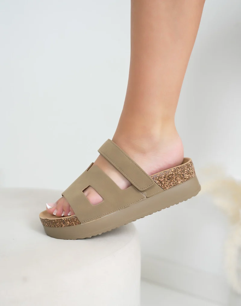 Mules femme beige foncé en suédine à bride H avec plateforme épaisse et fermeture scratch